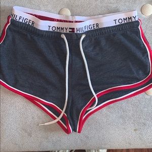 •Tommy Hilfiger Short•
